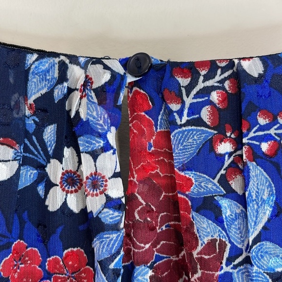 Blousology Floral Swiss Dot 3/4 Tie Sleeve Blouse
Navy Blue Box Pleat Neckline L - Picture 8 of 14